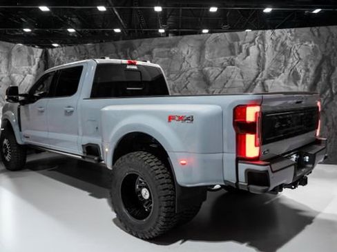 Used 2025 Ford F450 Platinum w/ FX4 Off-Road Package image 23