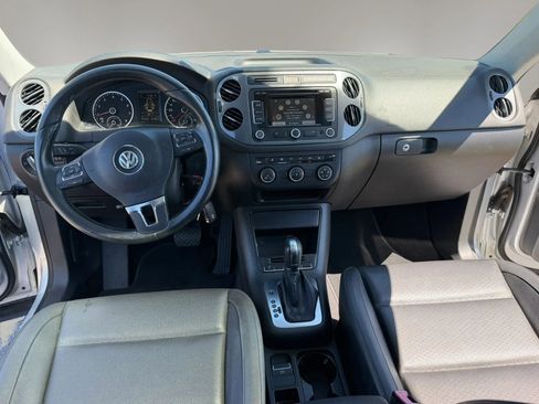 Used 2013 Volkswagen Tiguan SE image 11