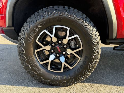 Used 2024 GMC Canyon AT4X image 9