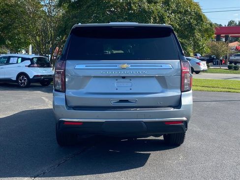 Used 2024 Chevrolet Suburban LT image 4