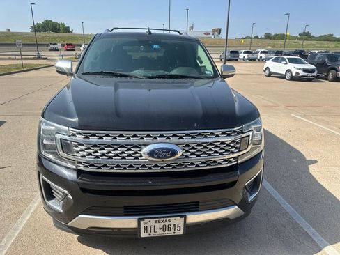Used 2019 Ford Expedition Platinum RWD image 2