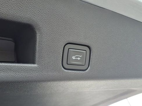 Used 2026 Chevrolet Traverse LT AWD/4WD image 24