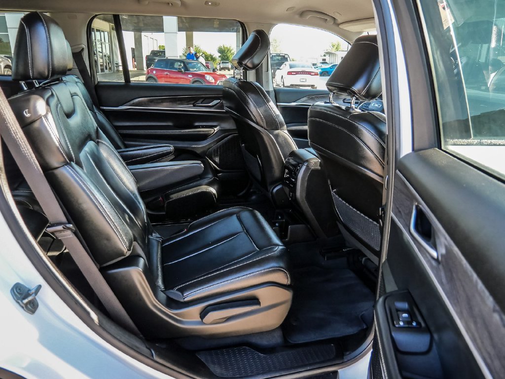 Used 2023 Jeep Grand Cherokee L Limited AWD/4WD image 23