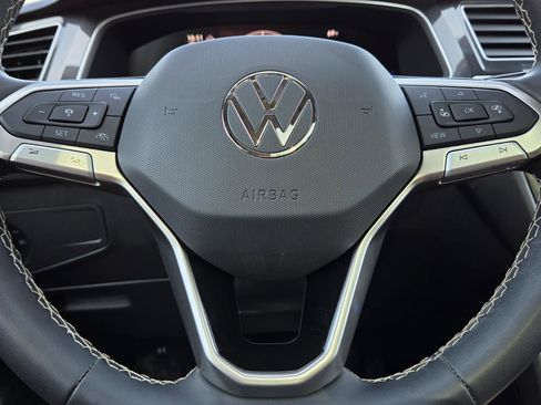 Used 2023 Volkswagen Tiguan SE w/ Panoramic Sunroof Package image 26