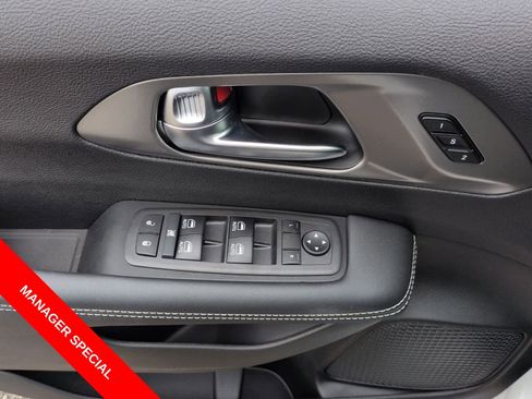 New 2026 Chrysler Pacifica Select FWD image 15