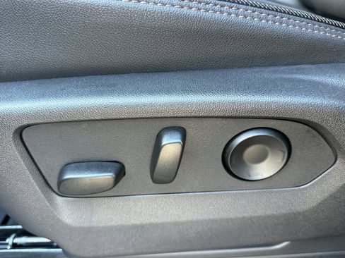 Certified 2025 Chevrolet Suburban High Country image 13