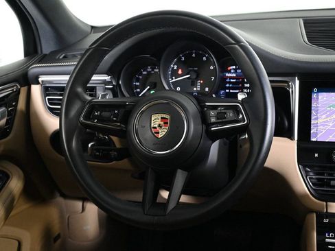 Certified 2024 Porsche Macan image 12