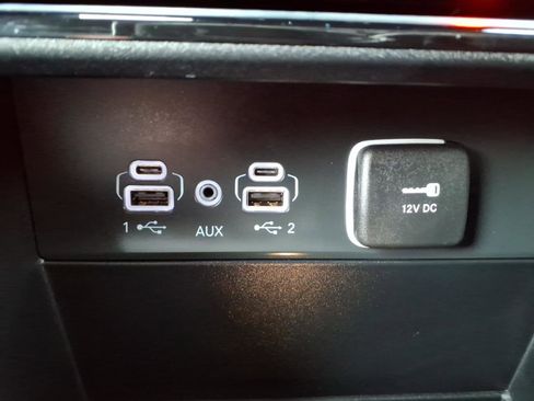 Certified 2025 Jeep Grand Cherokee Limited image 24