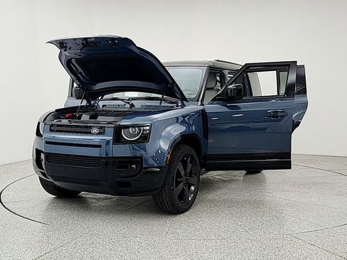 New 2026 Land Rover Defender 110 X-Dynamic SE image 9