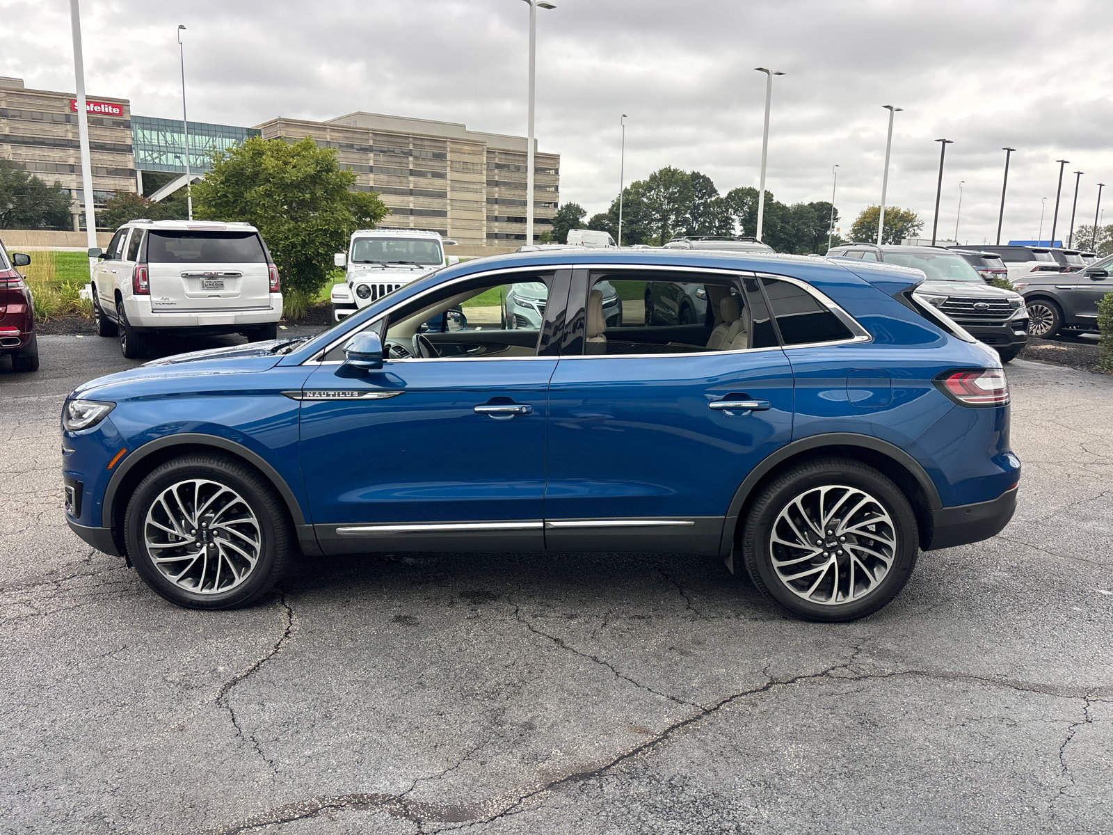 Used 2020 Lincoln Nautilus Reserve w/ Equipment Group 201A AWD/4WD image 4
