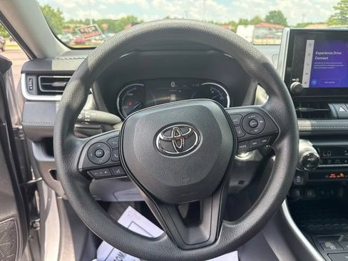 Used 2024 Toyota RAV4 XLE AWD/4WD image 28