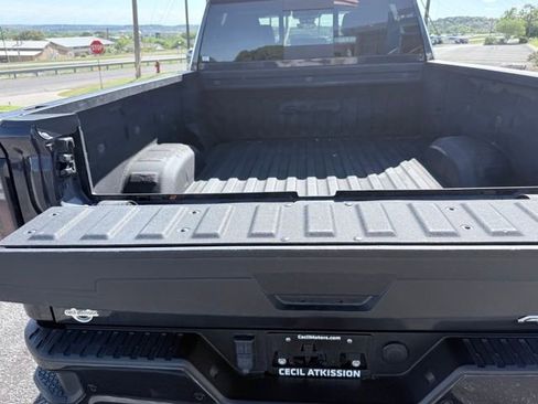 Used 2024 GMC Sierra 2500 AT4 w/ AT4 Premium Plus Package image 12
