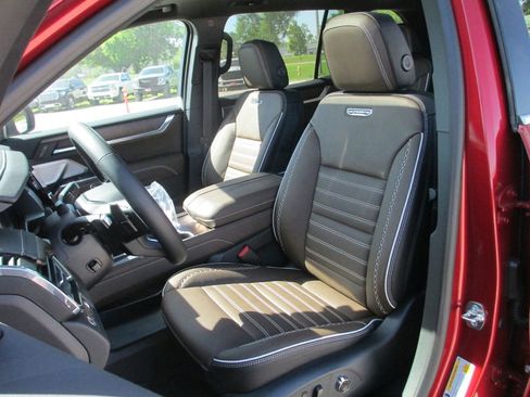 New 2026 GMC Acadia Denali Ultimate AWD/4WD image 10