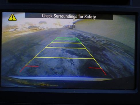 Used 2015 GMC Acadia SLE image 23