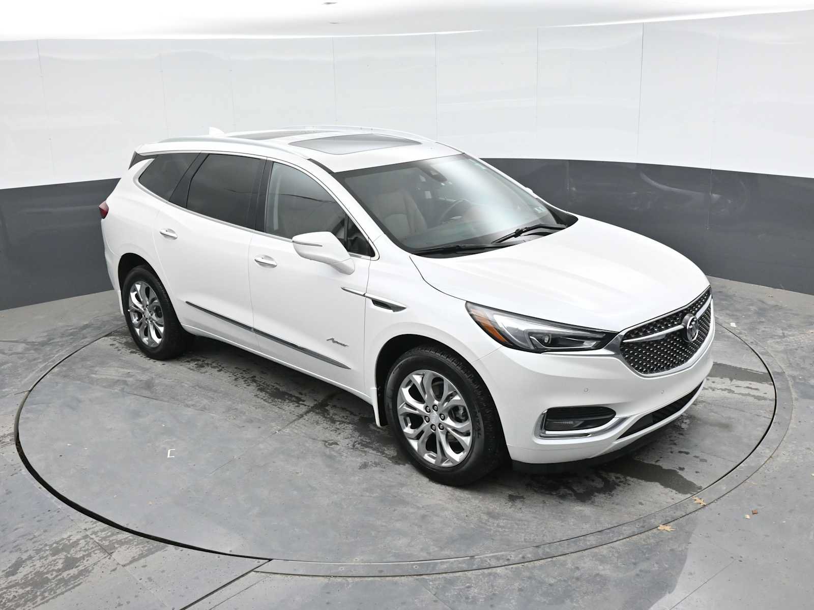 Used 2021 Buick Enclave Avenir w/ Avenir Technology Package AWD/4WD image 18
