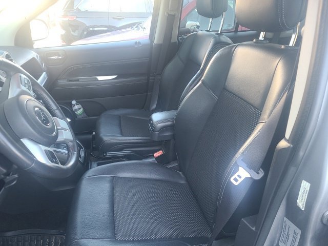 Used 2017 Jeep Compass Latitude AWD/4WD image 4