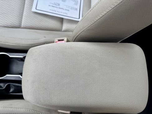 Used 2016 Toyota Corolla LE image 32