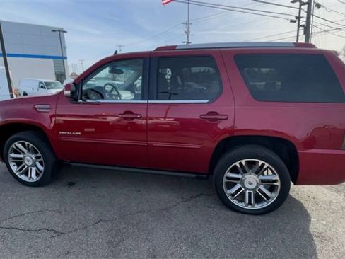 Used 2014 Cadillac Escalade Premium image 7