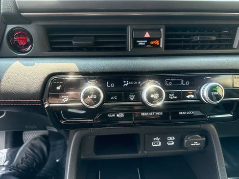 Certified 2025 Honda Pilot TrailSport image 15