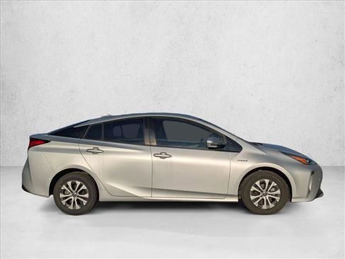 Used 2020 Toyota Prius LE image 4