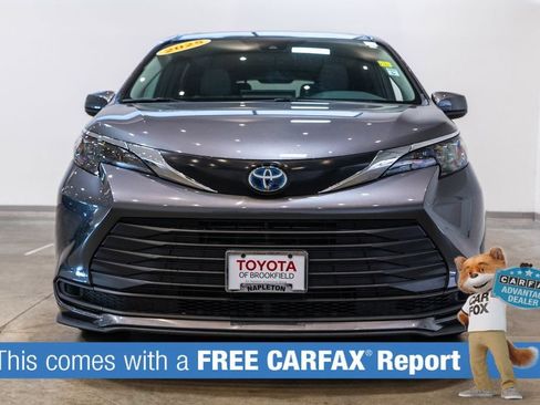 Used 2025 Toyota Sienna LE FWD image 2