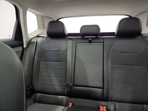 Certified 2023 Volkswagen Taos SE w/ Panoramic Sunroof Package image 29