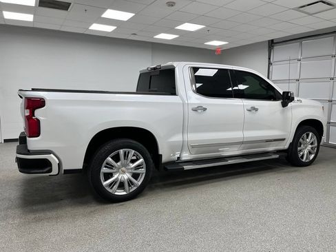 Used 2022 Chevrolet Silverado 1500 High Country w/ High Country Premium Package AWD/4WD image 11