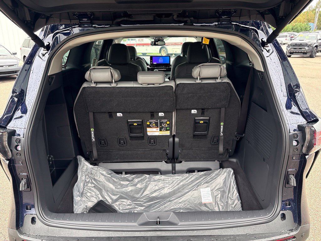 Used 2026 Toyota Sienna XLE AWD/4WD image 17