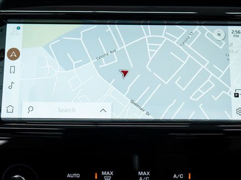 Used 2022 Land Rover Discovery Sport SE image 23