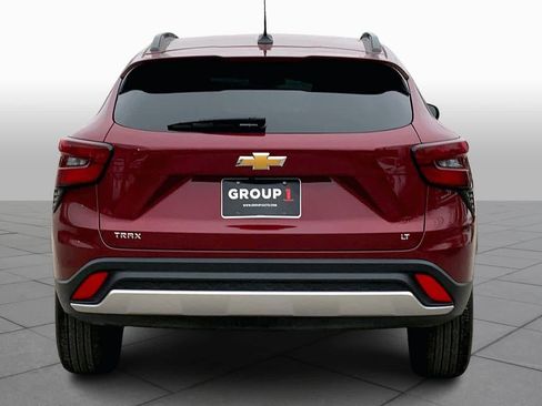 Used 2025 Chevrolet Trax LT image 4