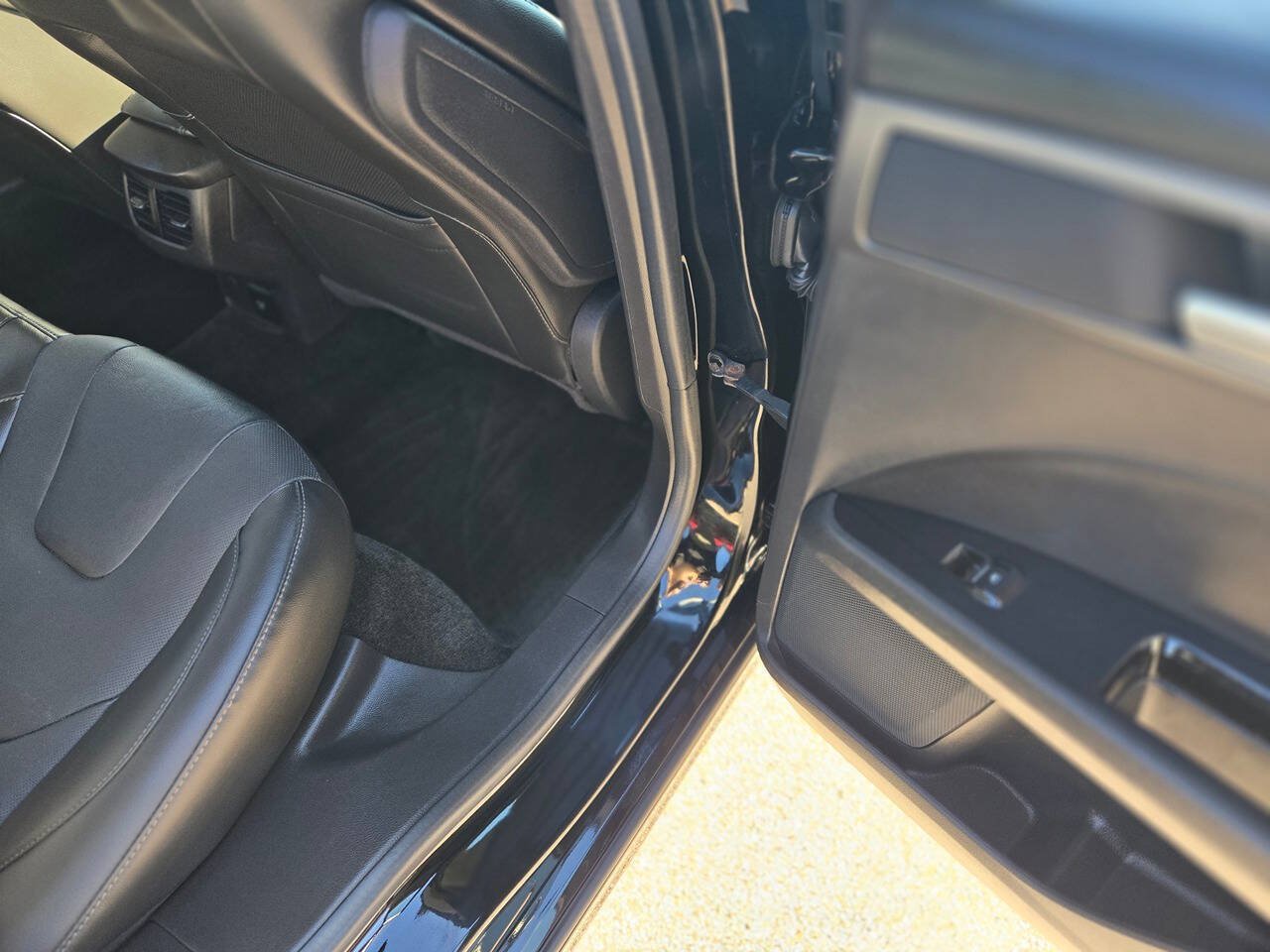 Used 2016 Ford Fusion Titanium FWD image 14