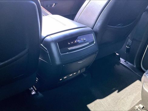 Used 2021 Cadillac Escalade ESV Premium Luxury Platinum AWD/4WD image 10