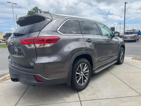 Used 2018 Toyota Highlander XLE AWD/4WD image 6