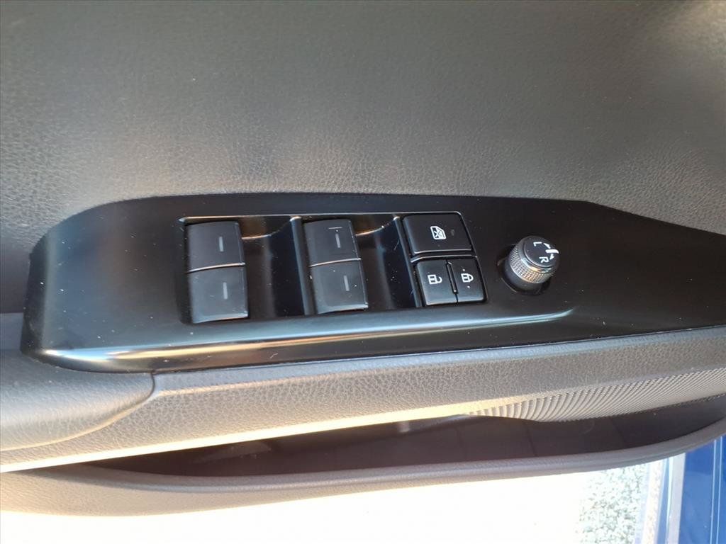 Used 2025 Toyota Camry SE FWD image 25