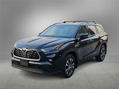 Used 2022 Toyota Highlander XLE image 4