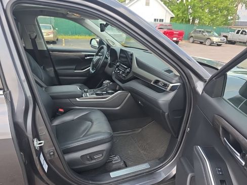 Used 2021 Toyota Highlander Limited AWD/4WD image 12