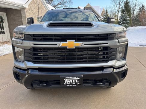 Used 2024 Chevrolet Silverado 2500 Custom w/ Custom Value Package image 10