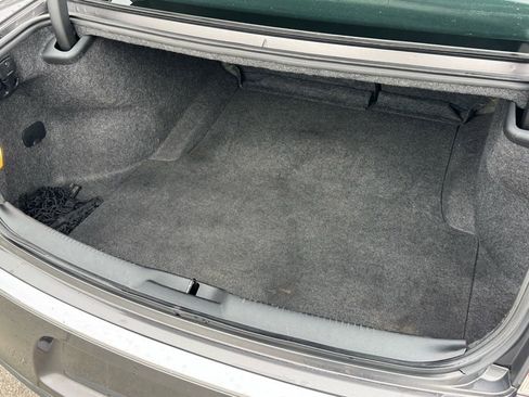 Used 2017 Chrysler 300 Limited image 37