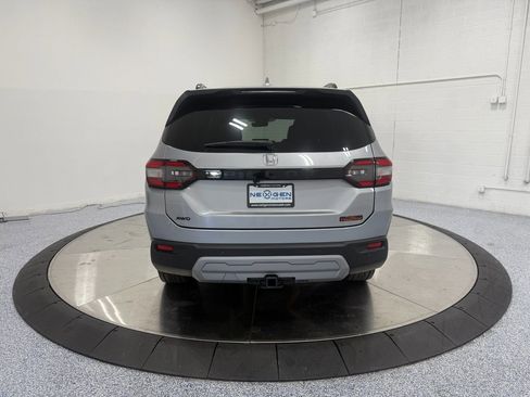 Used 2025 Honda Pilot TrailSport image 6