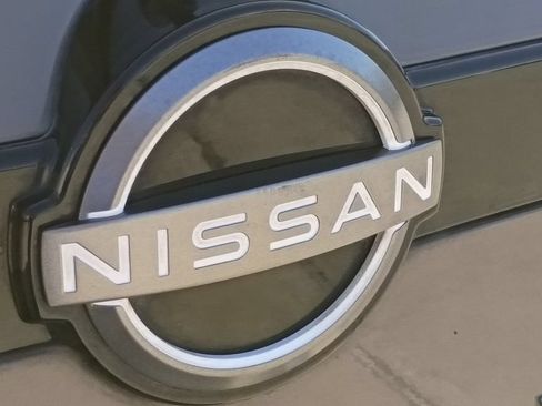 Used 2023 Nissan Pathfinder Platinum FWD image 11