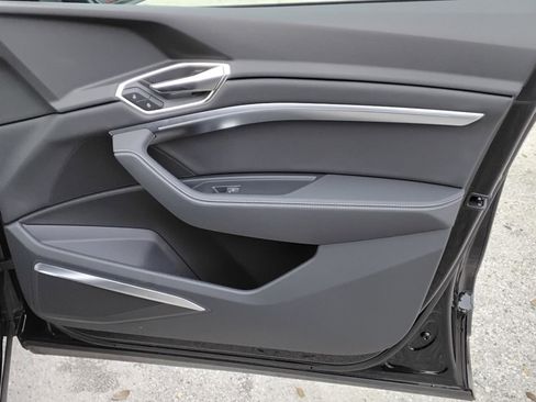 Used 2024 Audi Q8 e-tron Premium Plus image 25