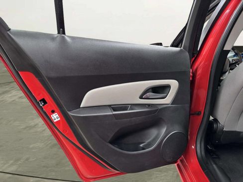 Used 2015 Chevrolet Cruze LT image 13