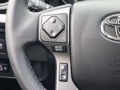 Used 2022 Toyota Tacoma TRD Off-Road AWD/4WD image 21