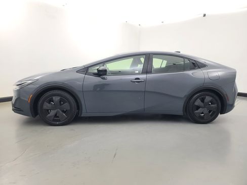 Used 2025 Toyota Prius LE image 7