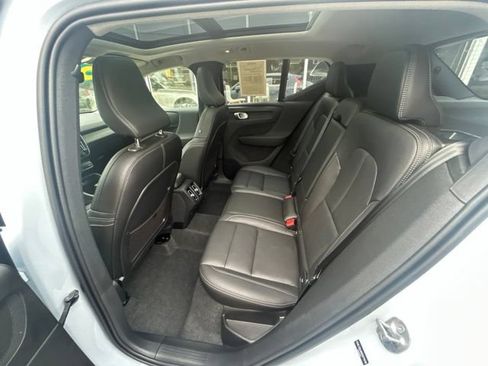 Certified 2025 Volvo XC40 B5 Core AWD/4WD image 17