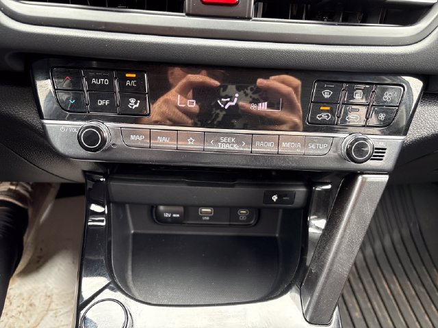 Used 2024 Kia Seltos EX FWD image 16
