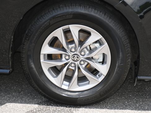 Used 2023 Toyota Sienna LE image 20