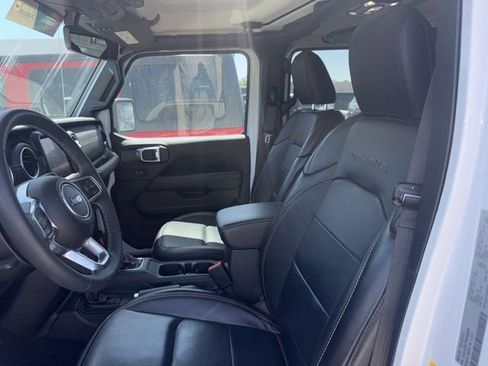 Used 2023 Jeep Wrangler Unlimited Sahara w/ Cold Weather Group AWD/4WD image 8