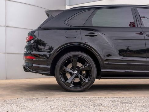 Used 2024 Bentley Bentayga AWD/4WD image 9