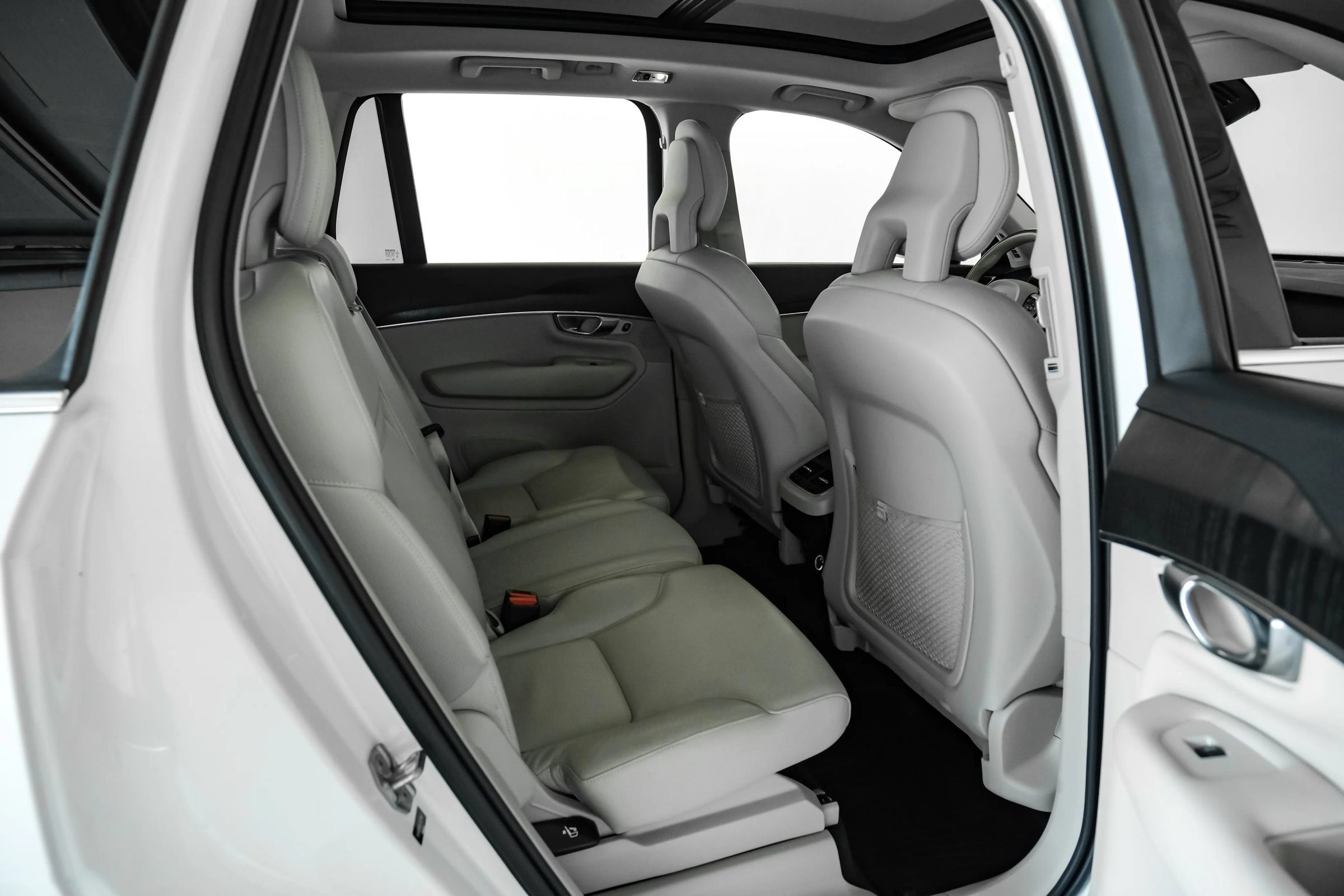 Used 2020 Volvo XC90 T5 Momentum w/ Protection Package Premier FWD image 28